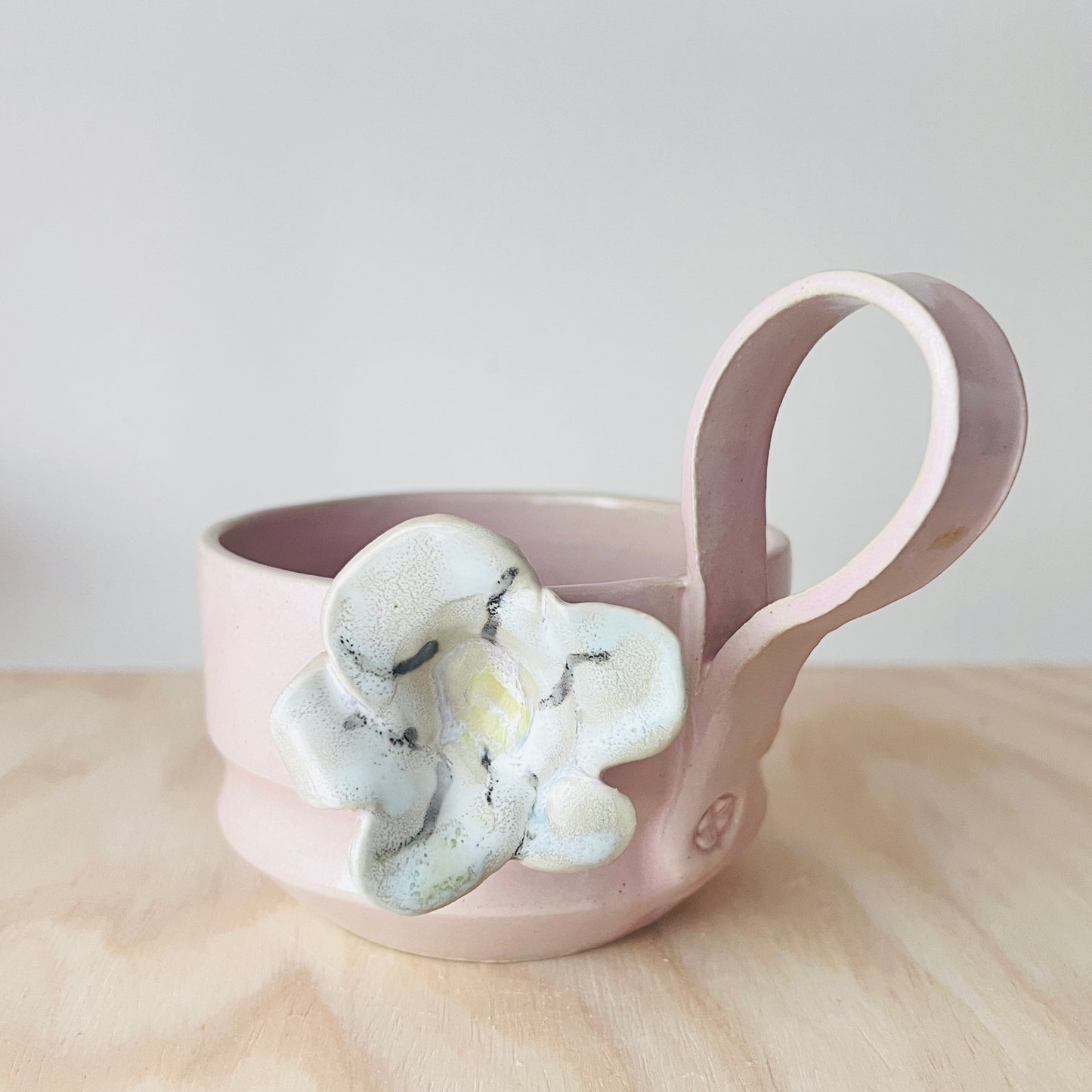 Håndlavet keramik kop | Flower Joy | Kaalund Keramik