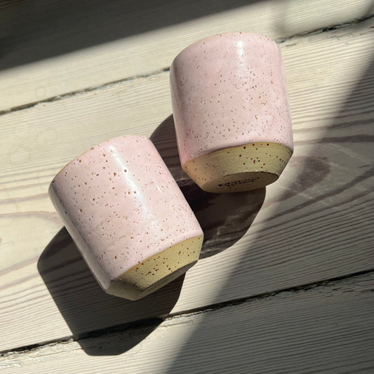 Kaalund Keramik -
Cortado krus ‘Sart lyserød’