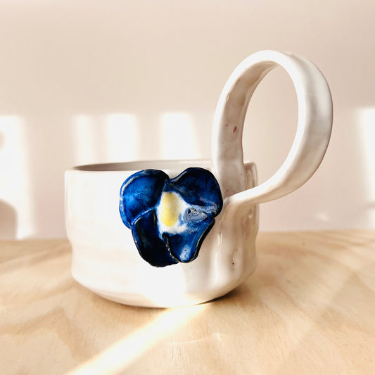 Håndlavet keramik | Kop | Flower Joy Blue | Kaalund Keramik