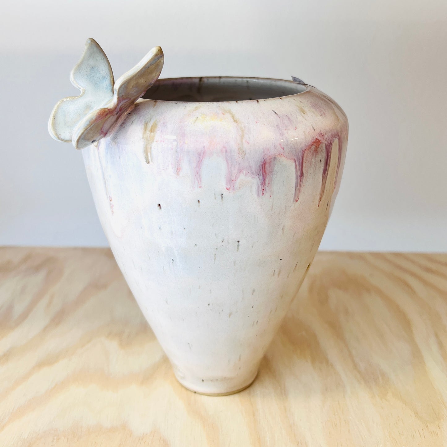 Håndlavet keramik | Sommerfugl vase | Kaalund Keramik